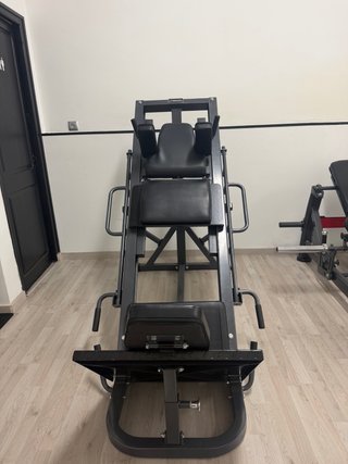 Máquina de Prensa y Hack Squat