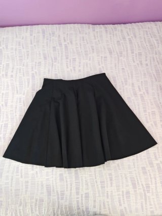 Falda de vuelo negra