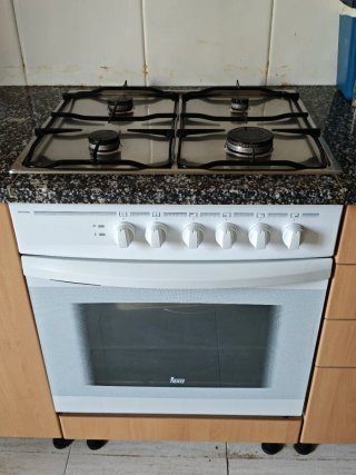 Cocina Teka con Horno Eléctrico y Placa de Gas