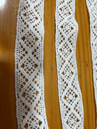 Puntilla de entredos blanca