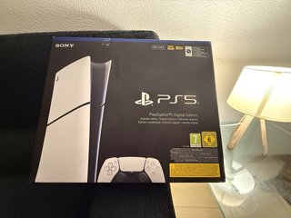 PlayStation 5 Digital Edition NUEVA CON DOS MANDOS