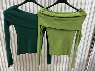 2 Tops de Punto con Hombros Descubiertos
