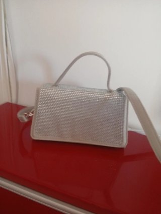 Bolso de mano plateado