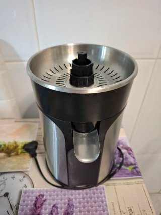 Exprimidor eléctrico para piezas
