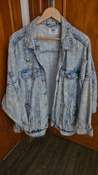 Cazadora vaquera oversize azul Bershka
