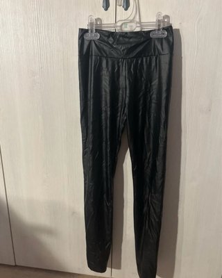 Pantalón efecto piel negro calcedonia M