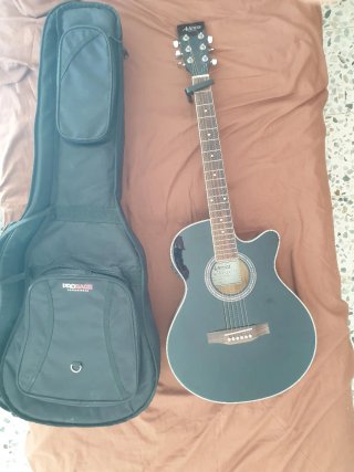 Guitarra abrirá único dueño, necesita cambio de cu
