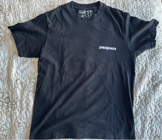 Camiseta Patagonia Negra Talla L Talla justa