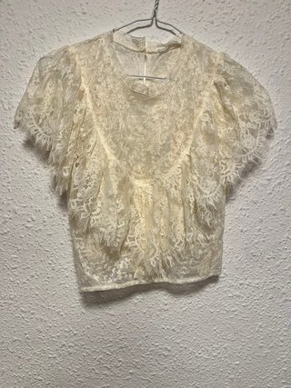 Blusa de encaje beige
