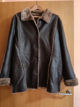 Chaqueta de piel marrón