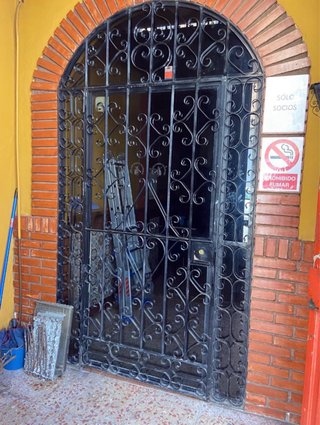 Puerta de Hierro Forjado con Arco