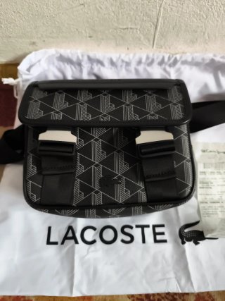 Riñonera Lacoste Negra