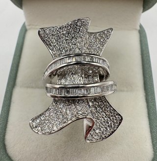 Anillo de oro 18 kt con diamantes
