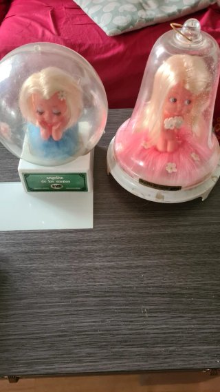 Set de 2 Muñecas Decorativas en Cúpula