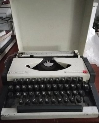 Máquina de escribir Olympia años 70