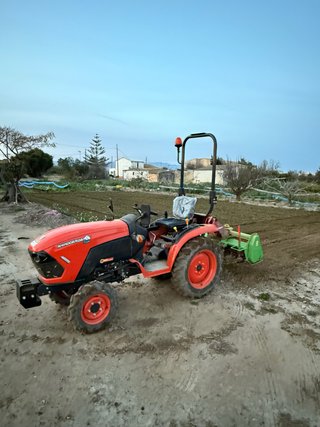 Tractor Rhinoceros Tech 25
