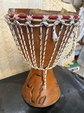 Tambor de Percusión en Madera Tallada
