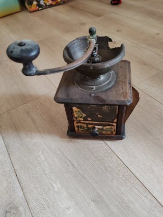 Molinillo de café antiguo