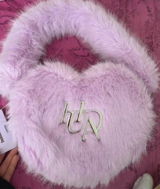 Orejeras Huda Beauty Moradas