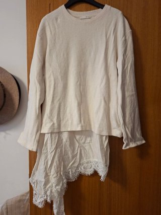Camiseta Zara manga larga con lencera de zara
