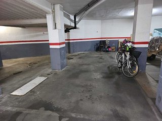 Garaje en venta en El Camp de l'Arpa del Clot en Barcelona