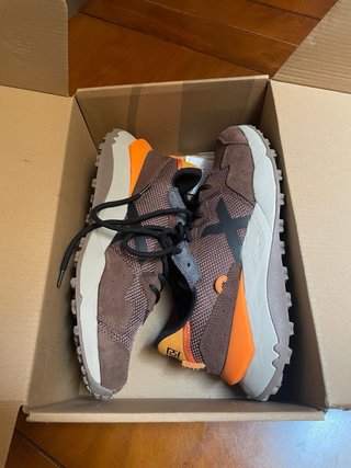 Zapatillas Deportivas Marrones y Naranjas