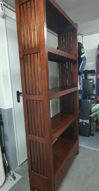 Estantería de madera