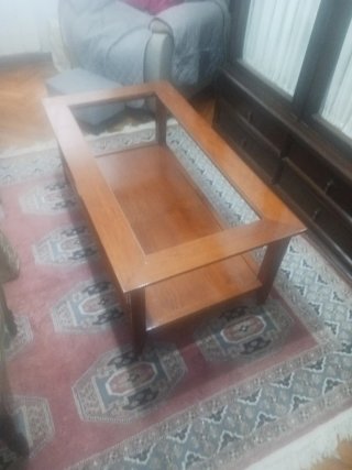 Mesa de centro en Madera y muy buen estado.
