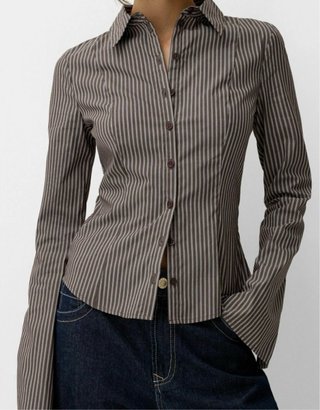 Camisa entallada de rayas marrón Bershka