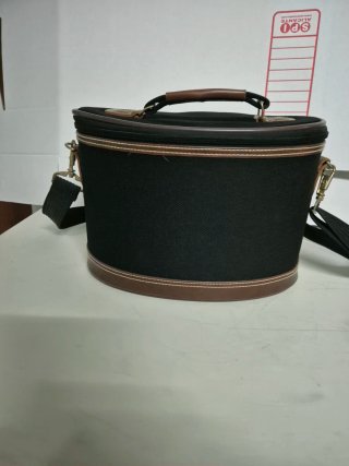 Neceser de viaje negro y marrón