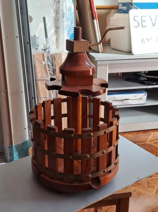 Botellero madera maciza tipo prensa vino