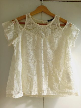 Blusa de encaje blanca Basement Talla S