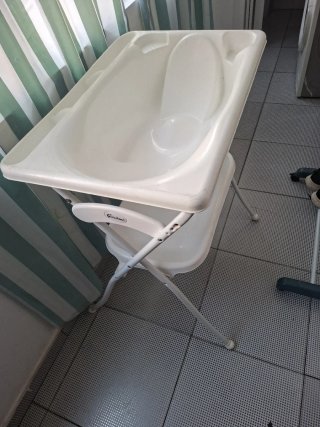 Bañera de bebé con soporte plegable