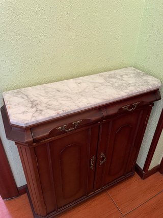 Mueble de entrada con encimera de mármol