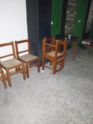 Restaurante bar Lote de 5 mesas de madera 25sillas