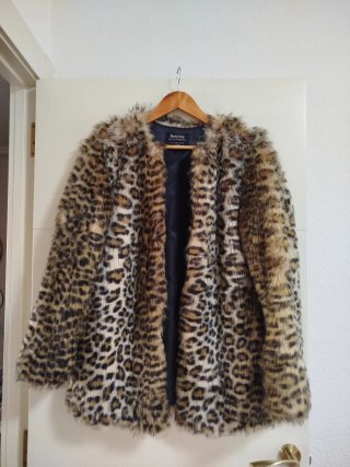 Abrigo Pelo Sintético Leopardo Bershka Talla M