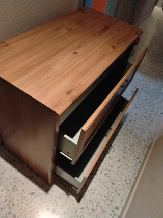 Cómoda IKEA de madera