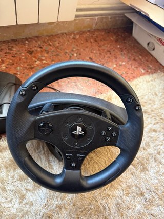 Volante Thrustmaster para PS4
