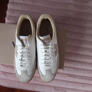 Zapatillas Victoria Blancas y Beige
