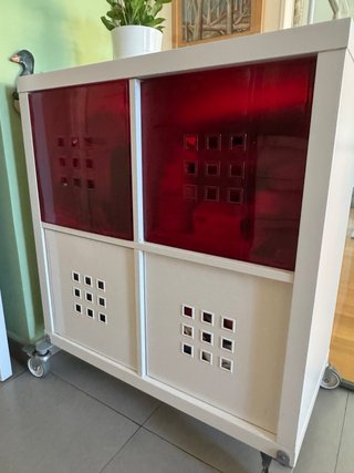 Mueble almacenaje Ikea con con cajones y ruedas.