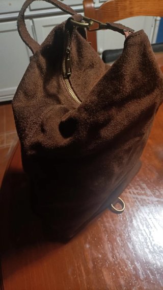 Bolso de mujer marrón ante