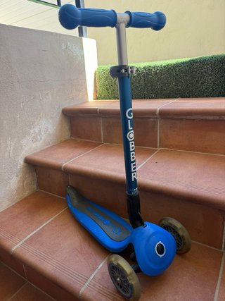 Patinete Globber Azul con Ruedas Luminosas