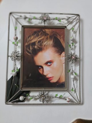Portafotos decorativo con detalles florales