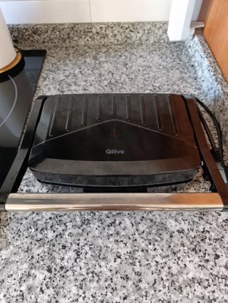 Sandwichera Qilive Negra
