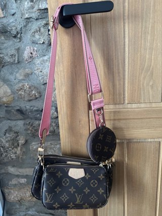 Bolso Louis Vuitton con correa rosa