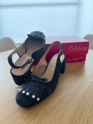 Zapatos de mujer en ante azul de El Corte Ingles .