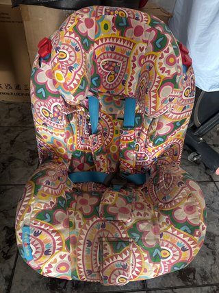 Silla de coche infantil estampada