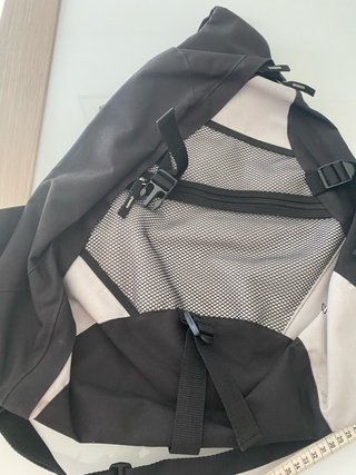 Mochila Bandolera Negra y grid