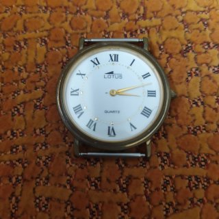 Reloj Lotus con Esfera Blanca