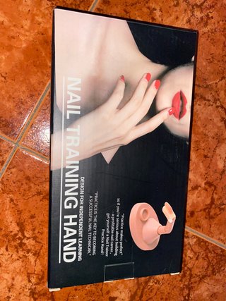 Mano de Entrenamiento para Uñas